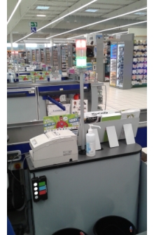 The cashier can change the lights or call for help using the Andon SmartBOX without leaving the workstation