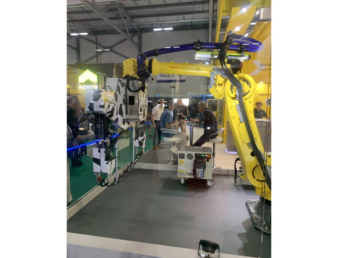 Loop Technology will run a critical section of its FibreFORM system, integrating the FANUC R-2000iC/210F robot to automate the process of overlaying composite plies