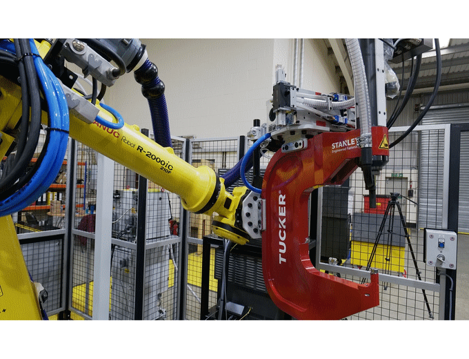 In the first cell, the FANUC R2000iC/210F robot works together with the 210kg Stanley Tucker dual-feed rivet gun attached to accurately identify both the correct part and self-pierce rivets