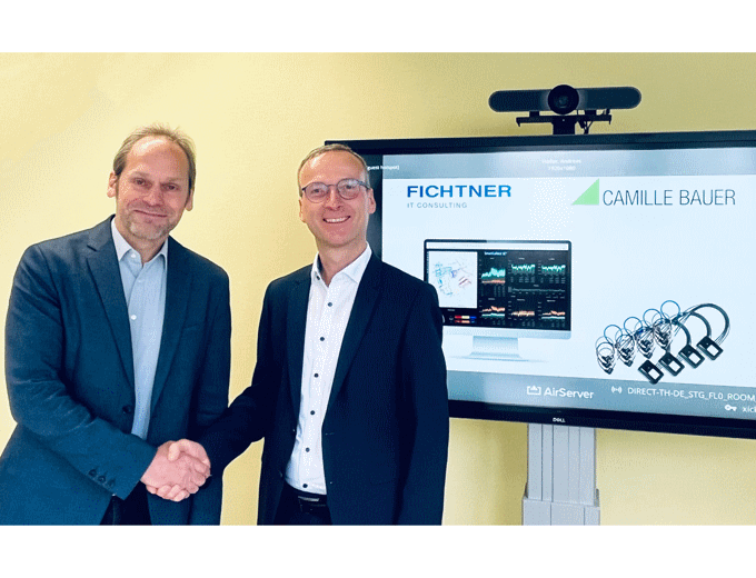 The two managing directors make a cooperation agreement (from left: Andreas Höfler, CEO of Fichtner IT Consulting GmbH and Sascha Engel, CEO of Camille Bauer Metrawatt AG)