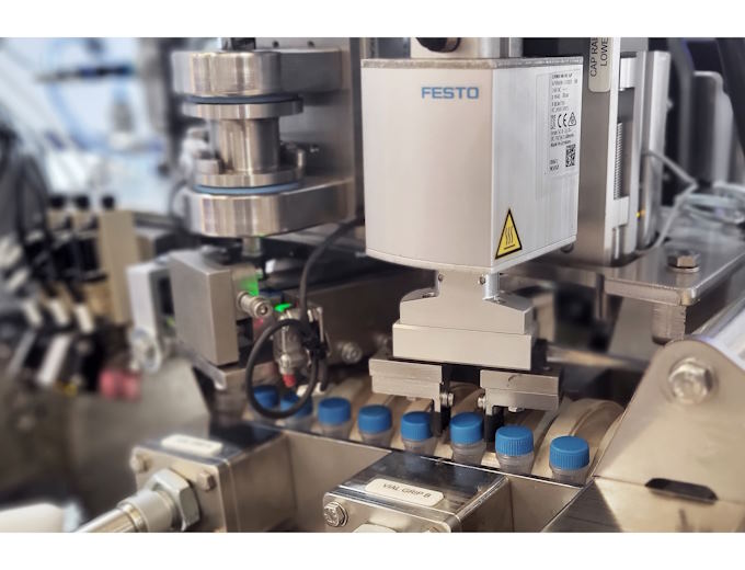 Cap fitting process picks and applies each cap to a specific torque using the Festo EHMD